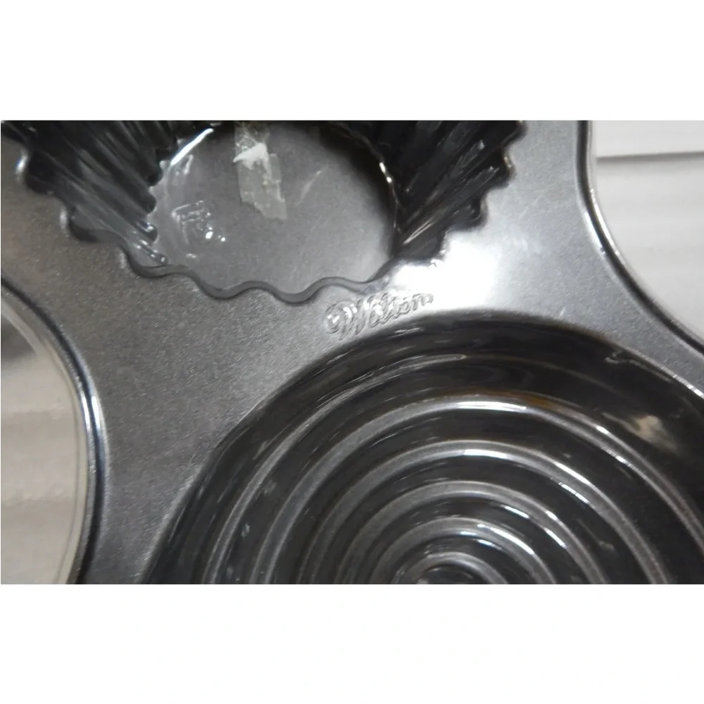 WILTON Large Cupcake Shape Cake Pan Double Nonstick Aluminum
